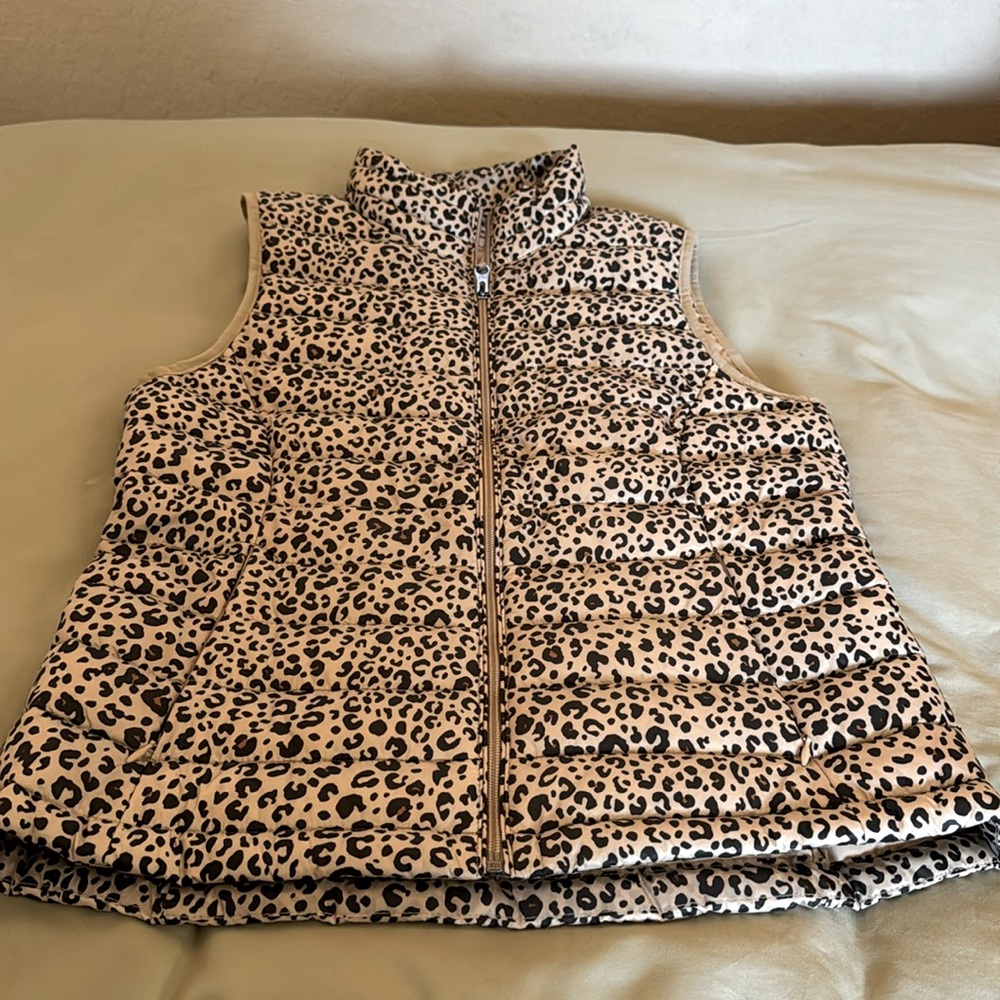 Leopard puffy zip up vest